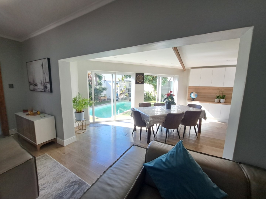 4 Bedroom Property for Sale in Rondebosch East Western Cape
